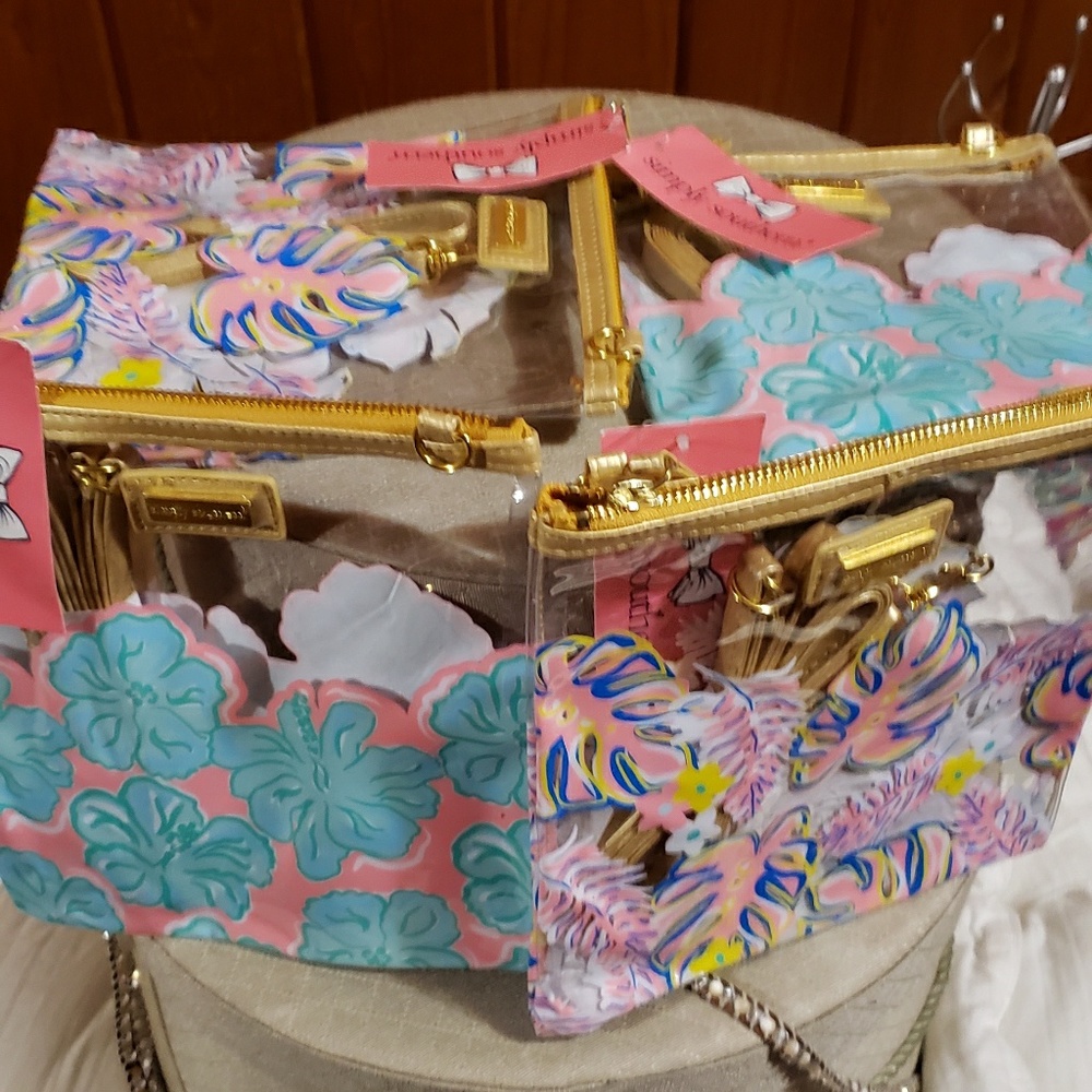 Clear bags w strap ( sold individually, separate)